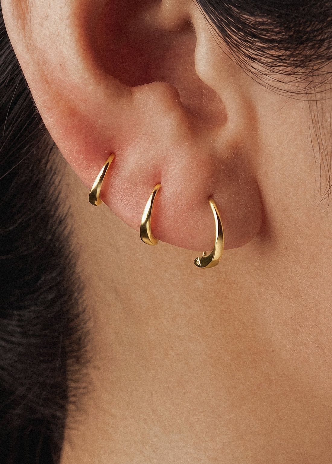 D Shape Sleeper Earrings