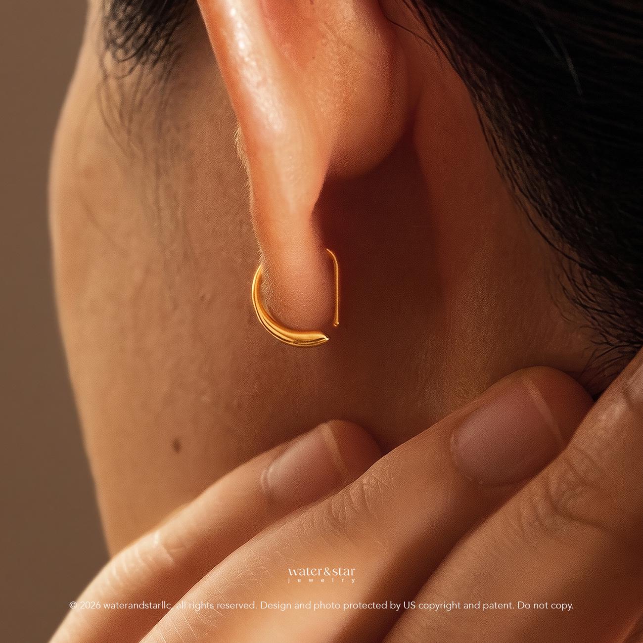 D Shape Sleeper Earrings